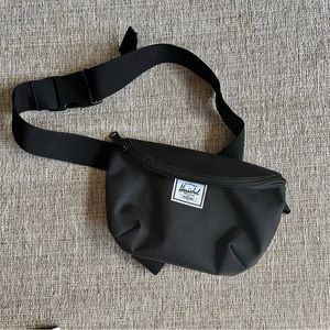 Hershel Crossbody Belt Bag in Black
